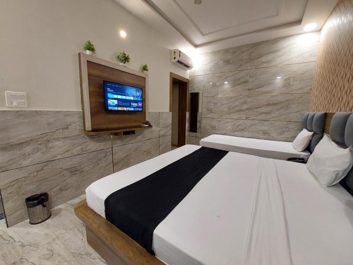 Taj Nice Point Manage By Taj Sunrise Group آغْرا المظهر الخارجي الصورة