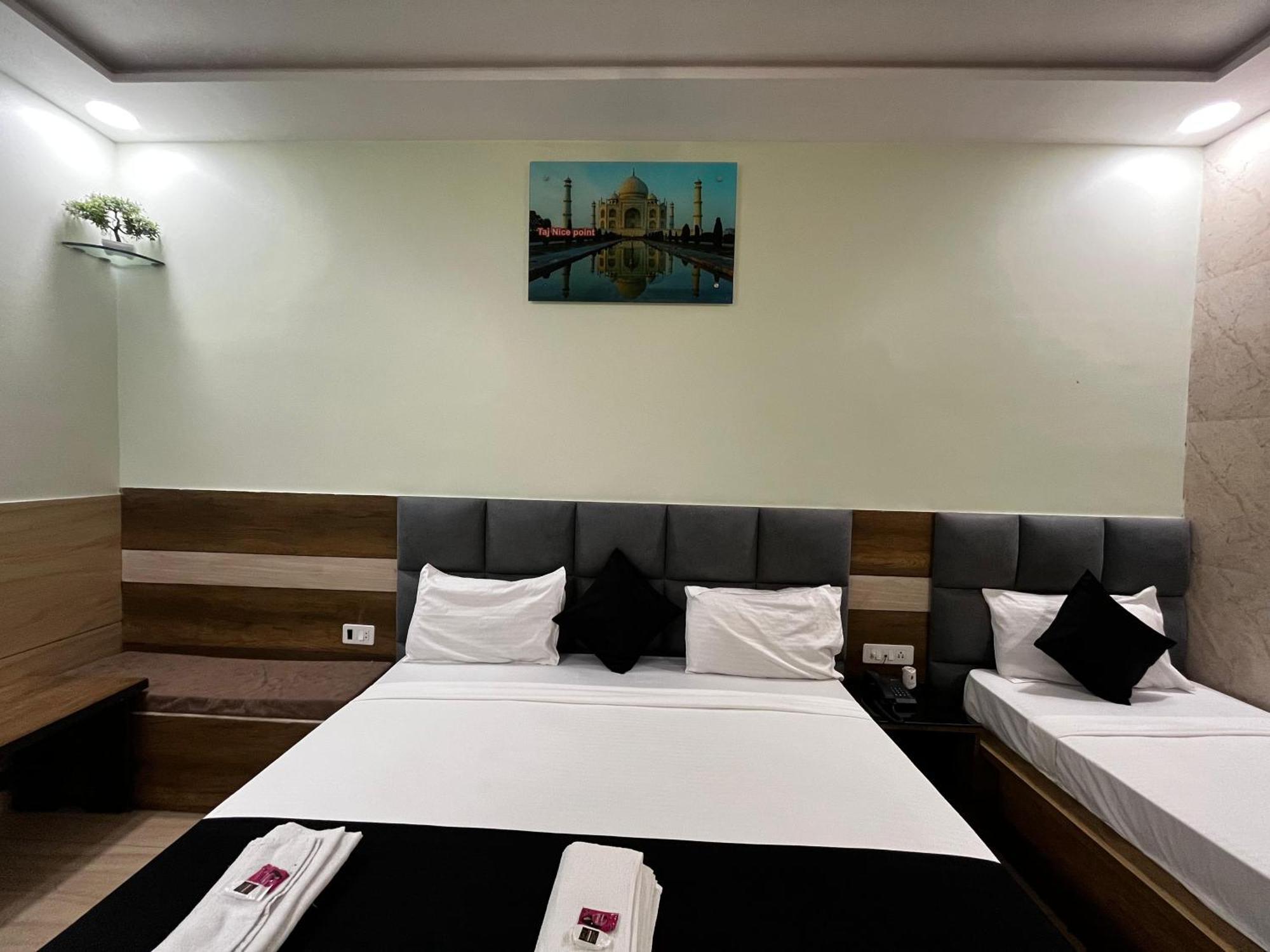 Taj Nice Point Manage By Taj Sunrise Group آغْرا المظهر الخارجي الصورة