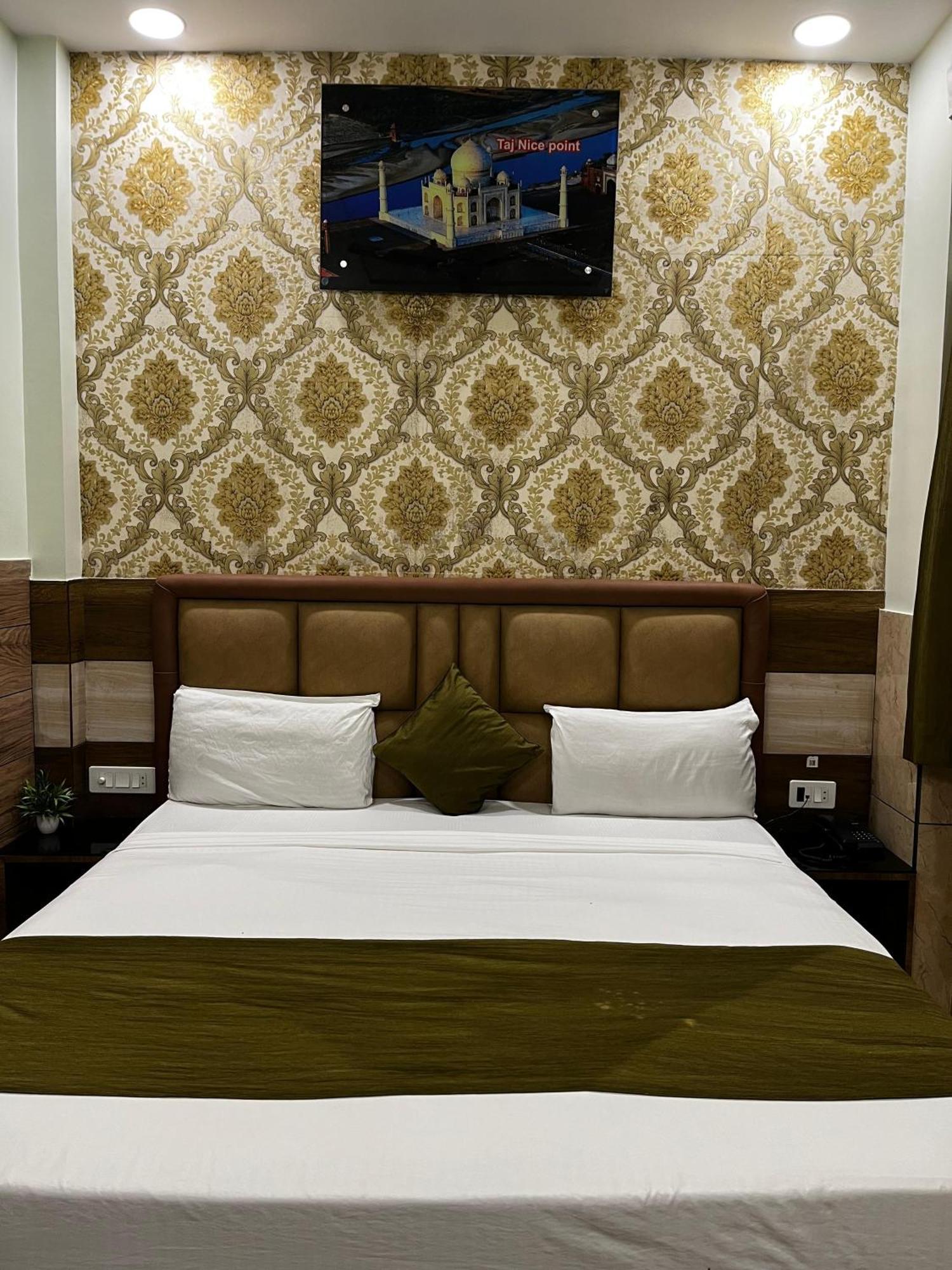 Taj Nice Point Manage By Taj Sunrise Group آغْرا المظهر الخارجي الصورة