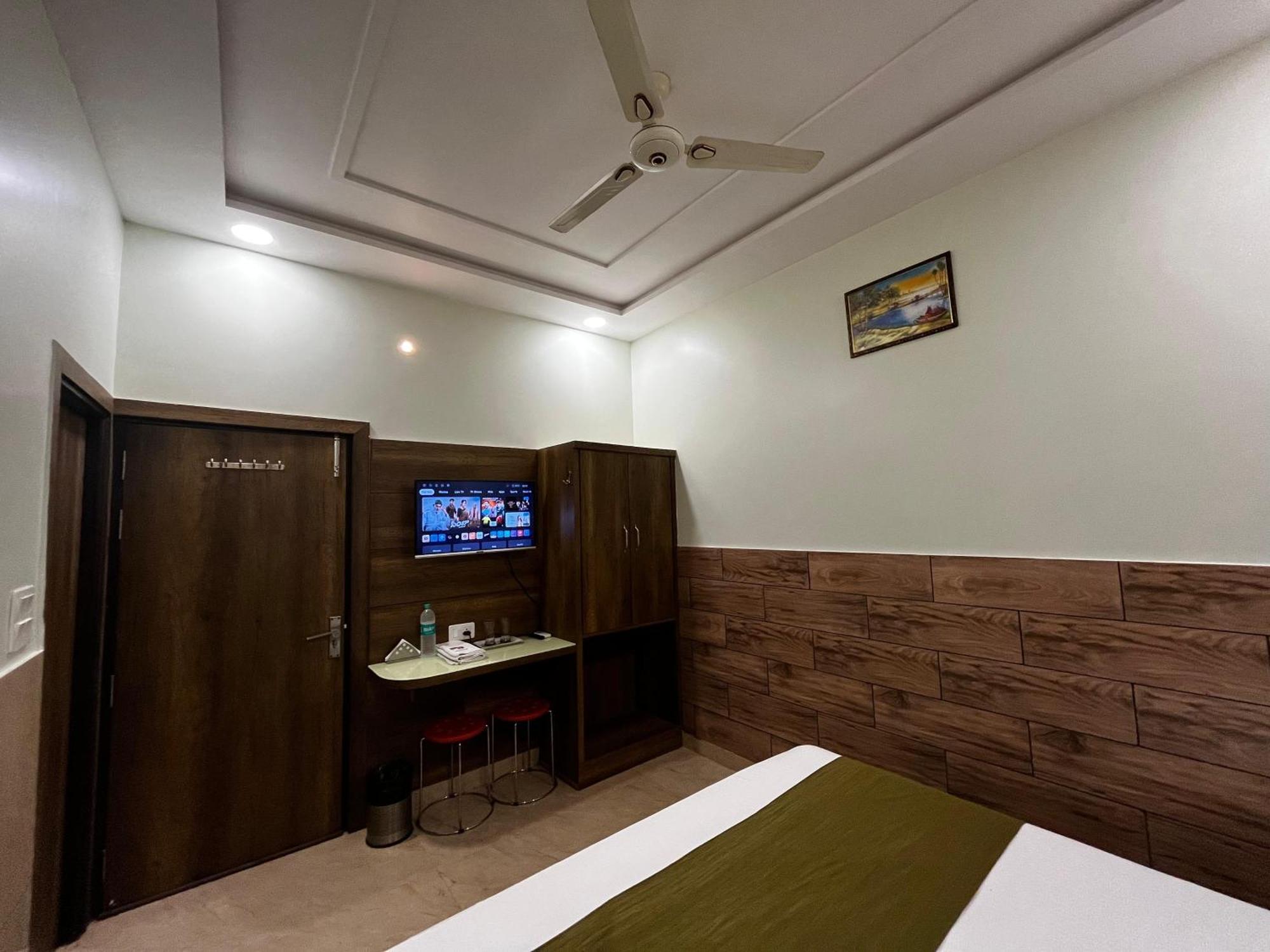Taj Nice Point Manage By Taj Sunrise Group آغْرا المظهر الخارجي الصورة