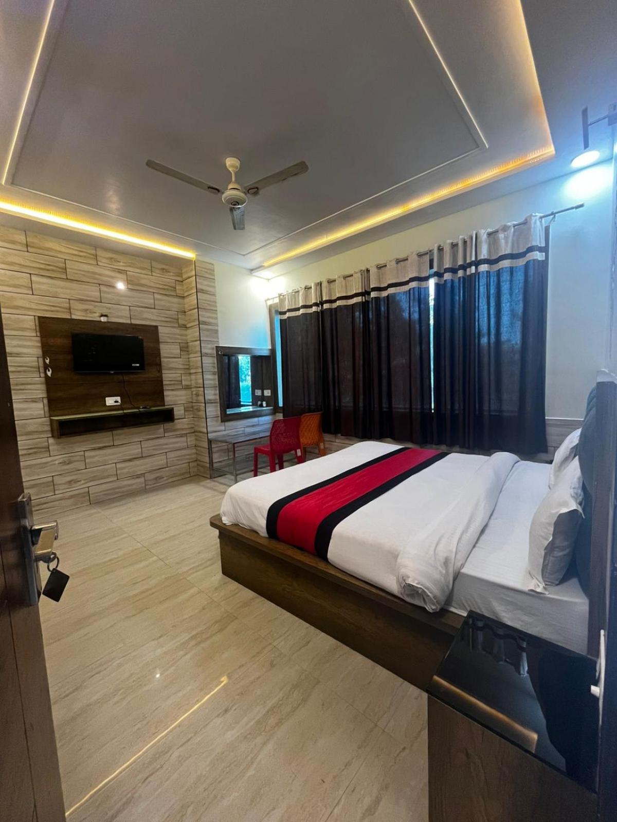Taj Nice Point Manage By Taj Sunrise Group آغْرا المظهر الخارجي الصورة